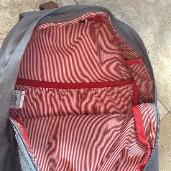 Herschel Heritage Backpack Grey Faux Leather - Picture 4 of 6